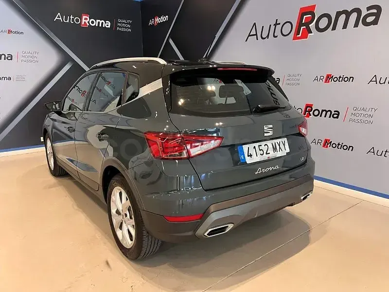 Usado Seat Arona FR 115 CV (84 kW) 2025 Gris / plata SUV