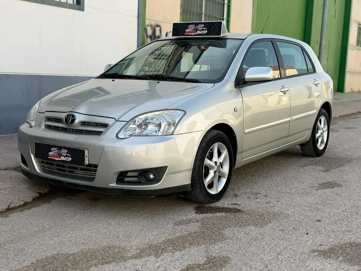 Usado Toyota Corolla Terra 116 CV (85 kW) 2005 Gris Berlina