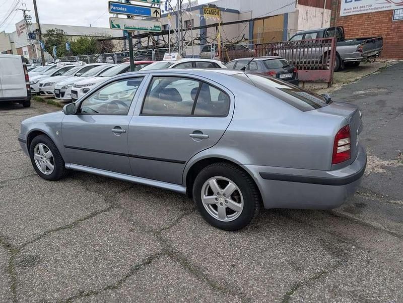 Usado Skoda Octavia 105 CV (77 kW) 2006 Gris Utilitario