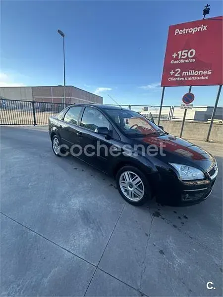 Usado Ford Focus Ghia 115 CV (84 kW) 2007 Negro Berlina
