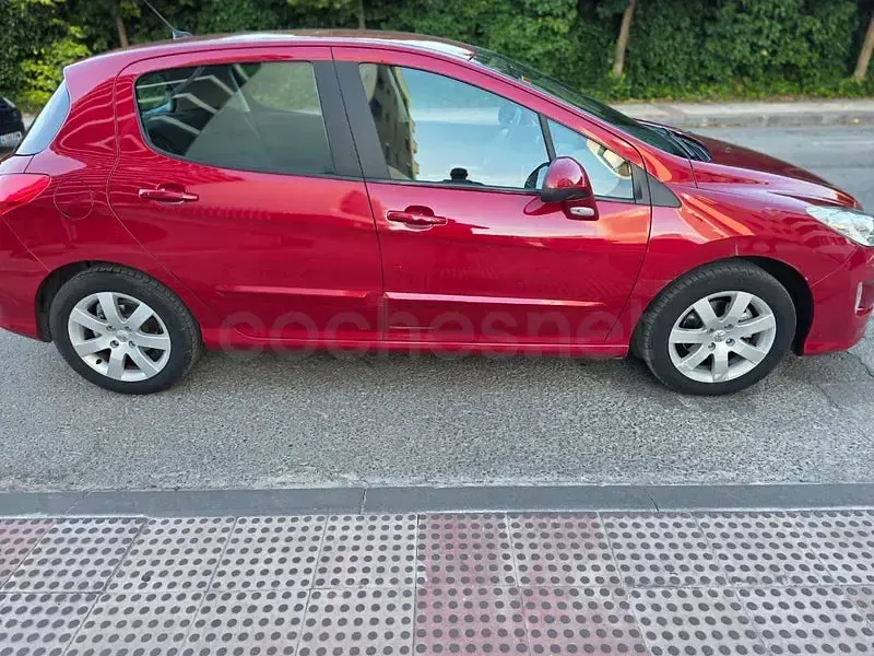 Usado Peugeot 308 Active 120 CV (88 kW) 2012 Granate Berlina