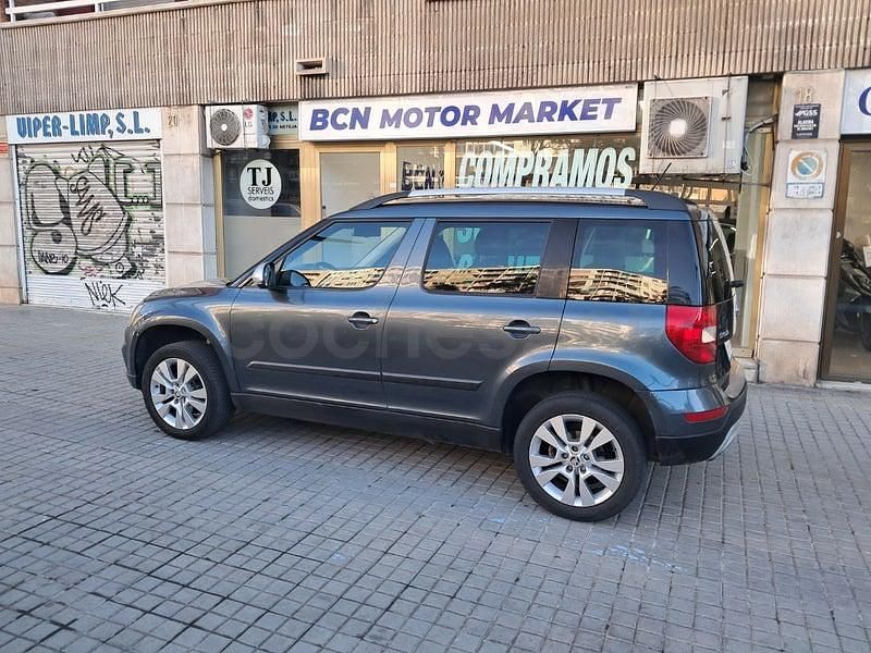 Usado Skoda Yeti Active 105 CV (77 kW) 2015 Azul SUV