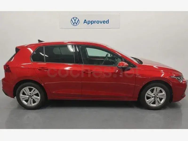 Usado VW Golf VIII Life 110 CV (80 kW) 2024 Rojo Berlina