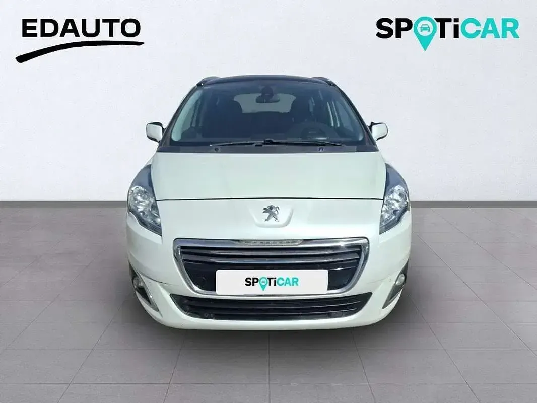 Usado Peugeot 5008 Allure 120 CV (88 kW) 2016 Blanco Monovolumen