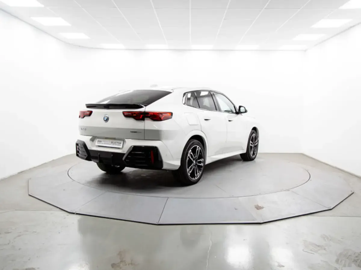 Usado BMW iX2 Comfort Edition 150 kW (204 CV) 2026 Blanco SUV