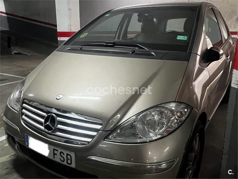 Usado Mercedes A180 Elegance 109 HP (80 kW) 2007 Bege Monovolume