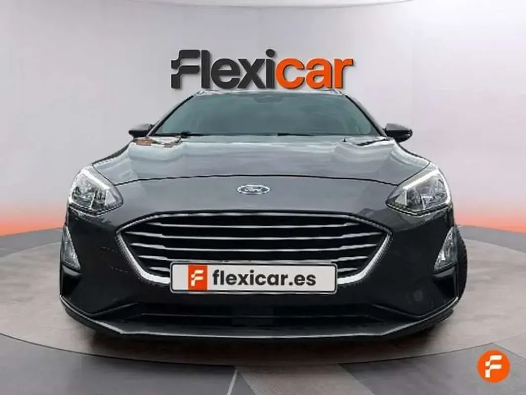 Usado Ford Focus Trend+ 120 CV (88 kW) 2020 Gris Utilitario