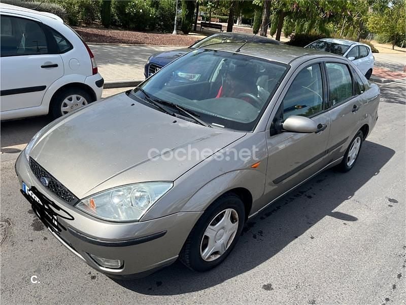 Beige Usado 2003 Ford Focus Ghia Berlina | 2600 € (Precio justo) - Imagen 1/4