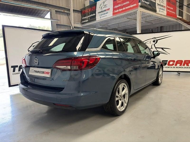 Usado Opel Astra Excellence 136 CV (100 kW) 2017 Azul Familiar