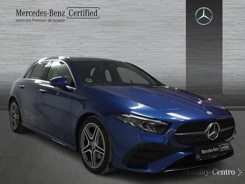 Usado Mercedes A180 AMG line 116 CV (85 kW) 2024 Azul espectra Utilitario