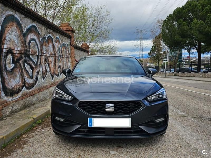 Usado Seat Leon FR 204 CV (150 kW) 2021 Gris / plata Berlina