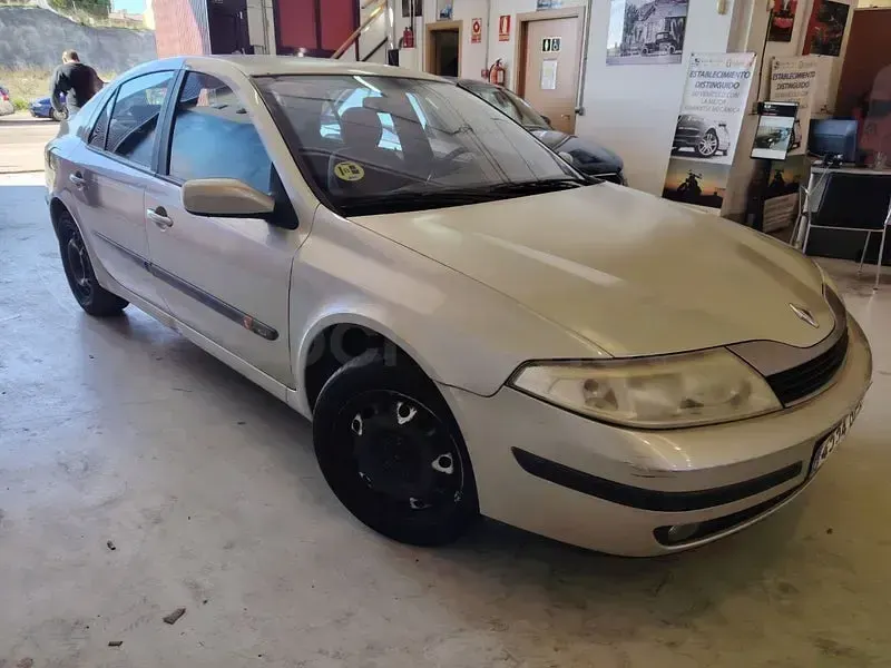 Usado Renault Laguna II Expression 110 CV (80 kW) 2001 Gris / plata Berlina
