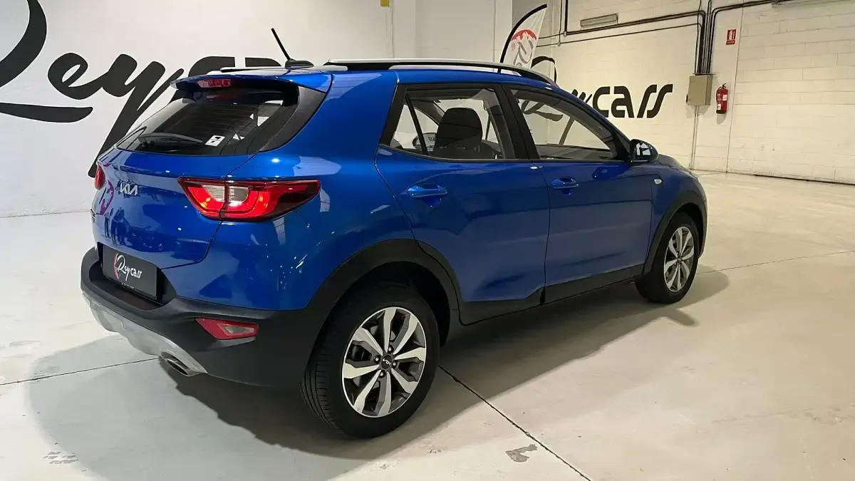 Usado Kia Stonic 100 CV (73 kW) 2023 Azul SUV