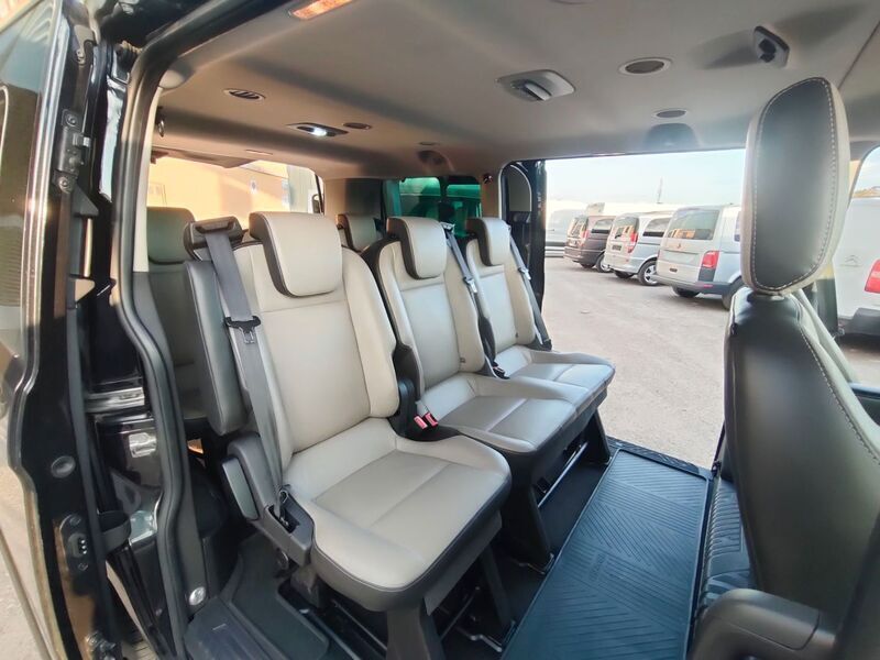Usado Ford Tourneo Custom Titanium 155 CV (114 kW) 2015 Negro Van