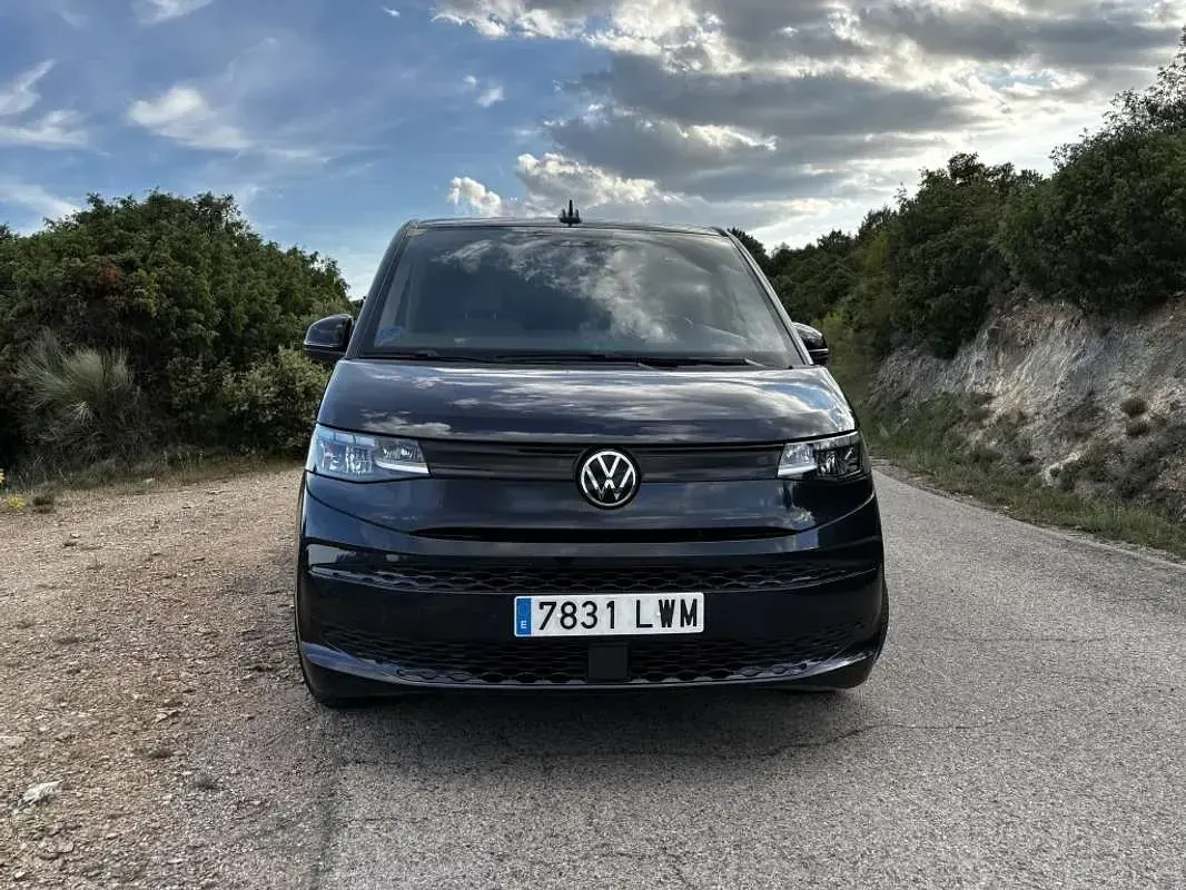 Usado VW Multivan Life 218 CV (160 kW) 2022 Azul Monovolumen