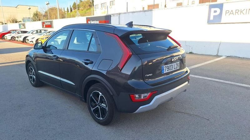 Usado Kia Niro 141 CV (103 kW) 2022 Gris SUV