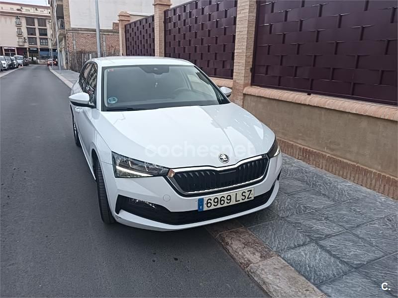 Usado Skoda Scala Ambition 95 CV (69 kW) 2021 Blanco Utilitario
