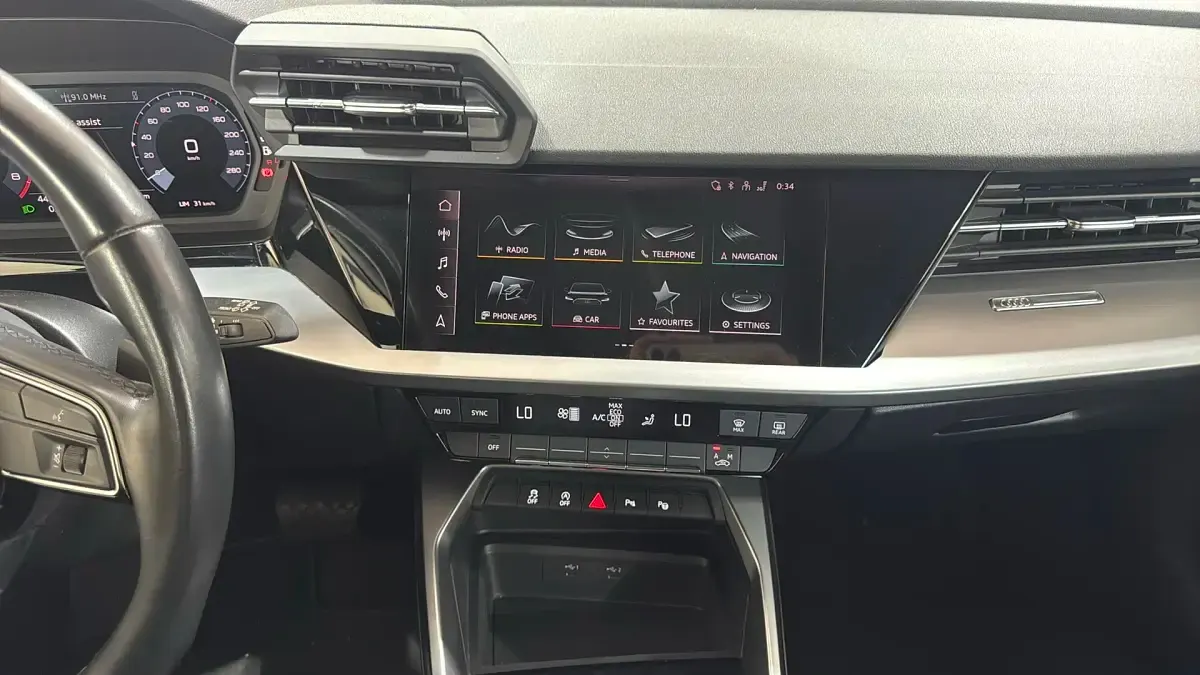 Usado Audi A3 Premium 110 CV (80 kW) 2023 Gris Berlina