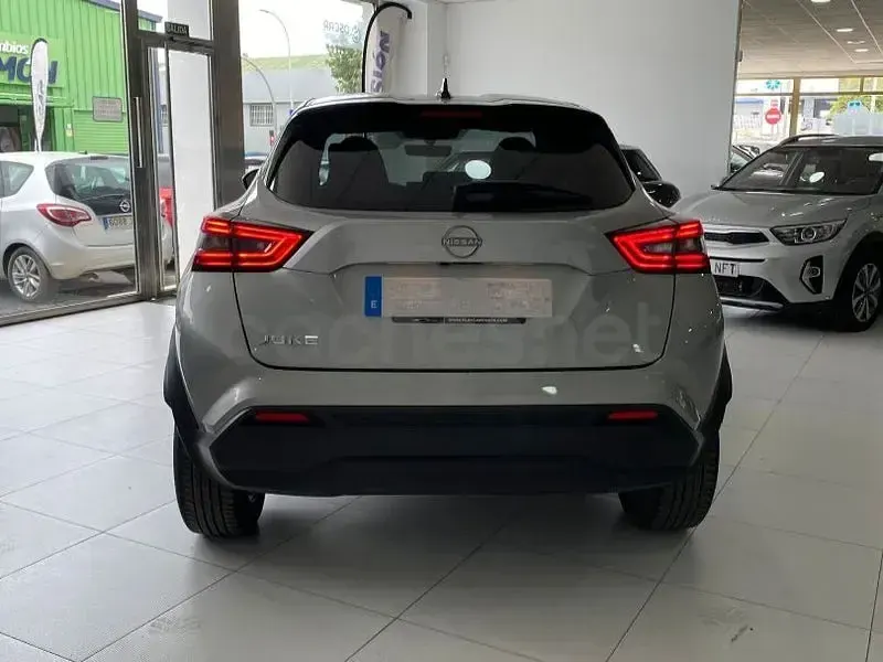 Usado Nissan Juke N-Connecta 114 CV (83 kW) 2025 Gris / plata SUV