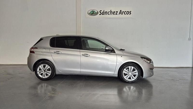 Usado Peugeot 308 Style 100 CV (73 kW) 2016 Gris / plata Berlina