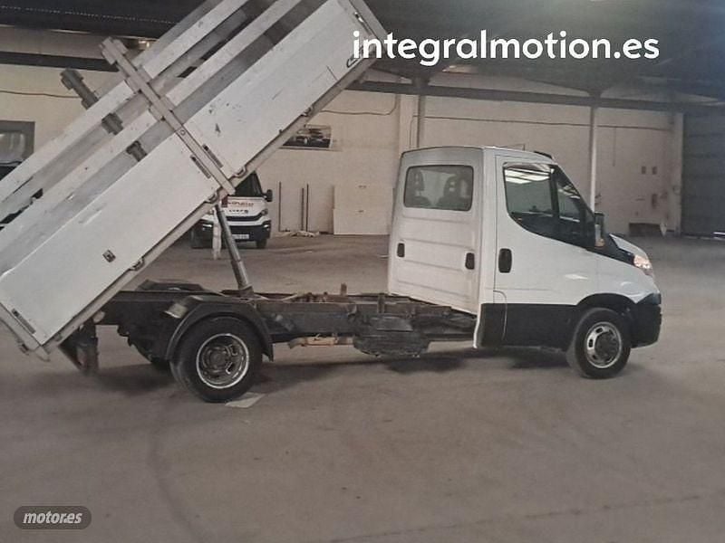 Usado Iveco Daily 150 CV (110 kW) 2017 Blanco Van
