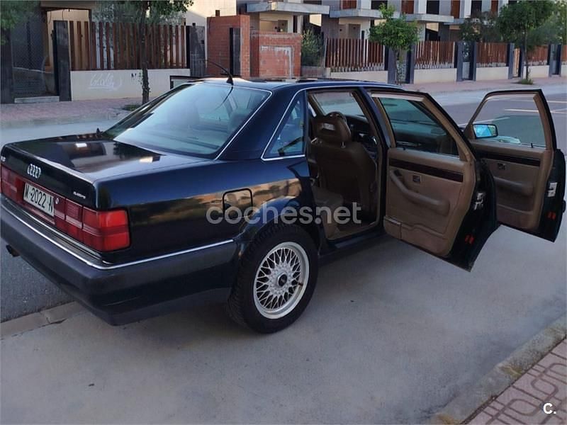 Usado Audi V8 250 CV (183 kW) 1992 Negro Berlina