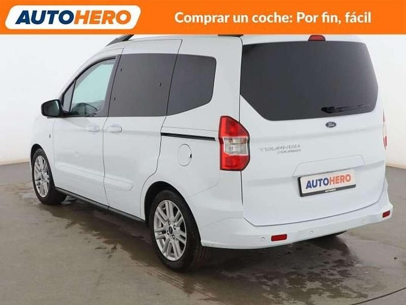 Usado Ford Tourneo Courier Titanium 97 CV (71 kW) 2018 Blanco Monovolumen
