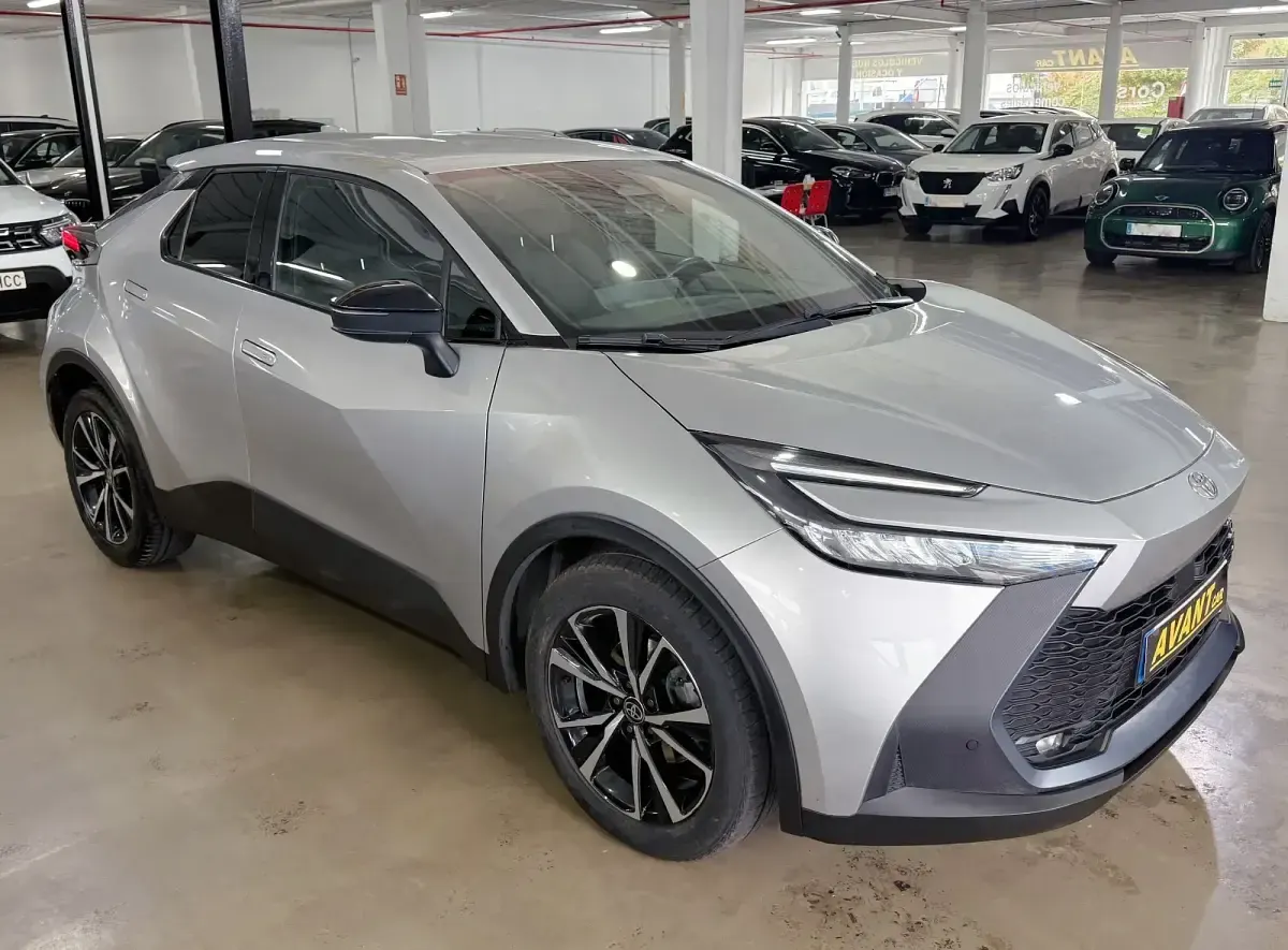 Usado Toyota C-HR Advance 140 CV (102 kW) 2024 Gris / plata SUV