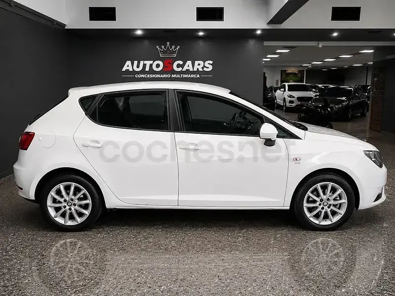 Usado Seat Ibiza Style 105 CV (77 kW) 2012 Blanco Berlina