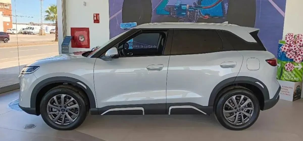 Nuevo BYD Atto 2 Boost 212 CV (155 kW) 2026 Skiing white SUV