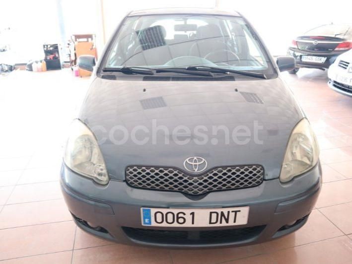 Gris / plata Usado 2006 Toyota Yaris Berlina | 3100 € (Buen precio) - Imagen 1/4