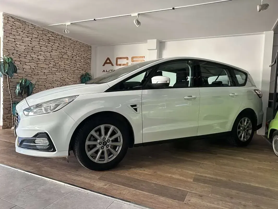 Usado Ford S-MAX Trend 150 CV (110 kW) 2021 Blanco Monovolumen