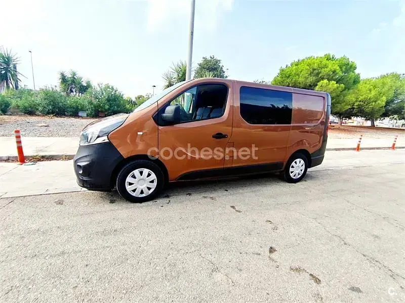 Usado Opel Vivaro 145 CV (106 kW) 2017 Marrón Monovolumen