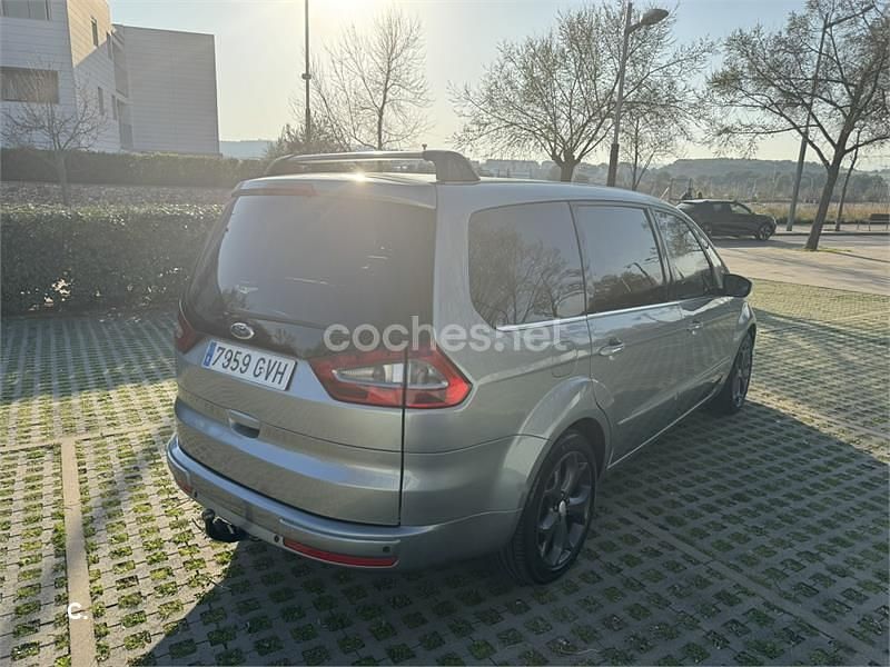 Usado Ford Galaxy Titanium 140 CV (102 kW) 2010 Gris / plata Monovolumen