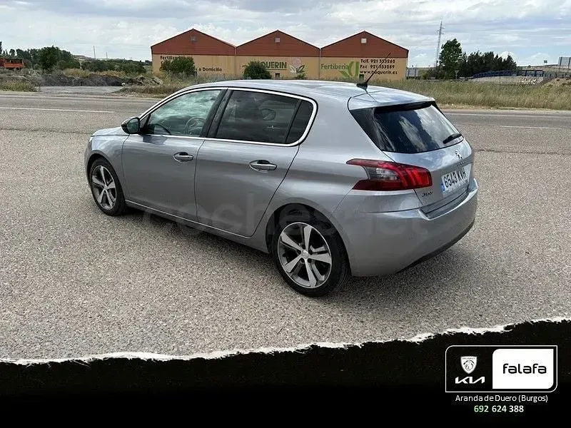 Usado Peugeot 308 Allure 130 CV (95 kW) 2019 Gris / plata Berlina