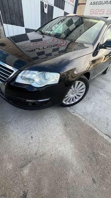Usado VW Passat 140 CV (102 kW) 2010 Negro Familiar