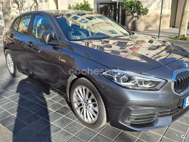 Usado BMW 118 Comfort Edition 140 CV (102 kW) 2021 Gris / plata Utilitario
