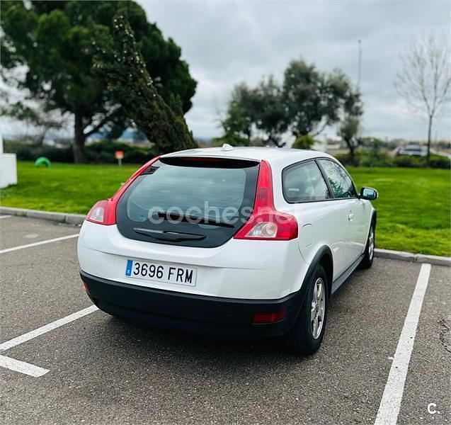 Usado Volvo C30 Summum 109 CV (80 kW) 2007 Blanco Utilitario
