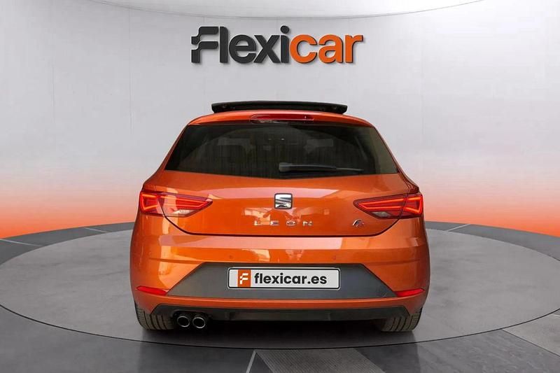 Usado Seat Leon FR 150 CV (110 kW) 2018 Naranja Berlina