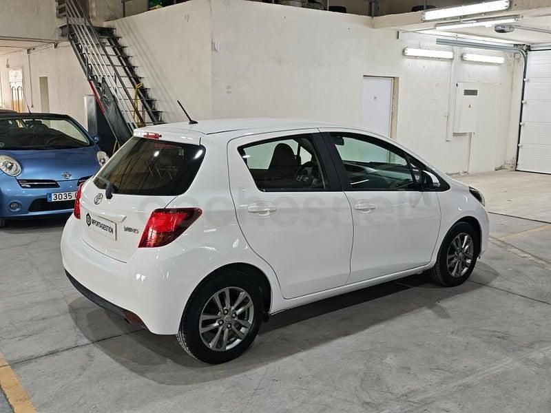 Usado Toyota Yaris City 69 CV (50 kW) 2015 Blanco Utilitario