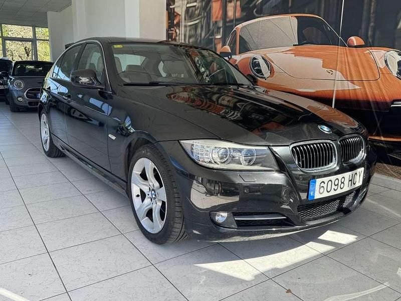 Usado BMW 318 Comfort Edition 143 CV (105 kW) 2011 Negro Berlina