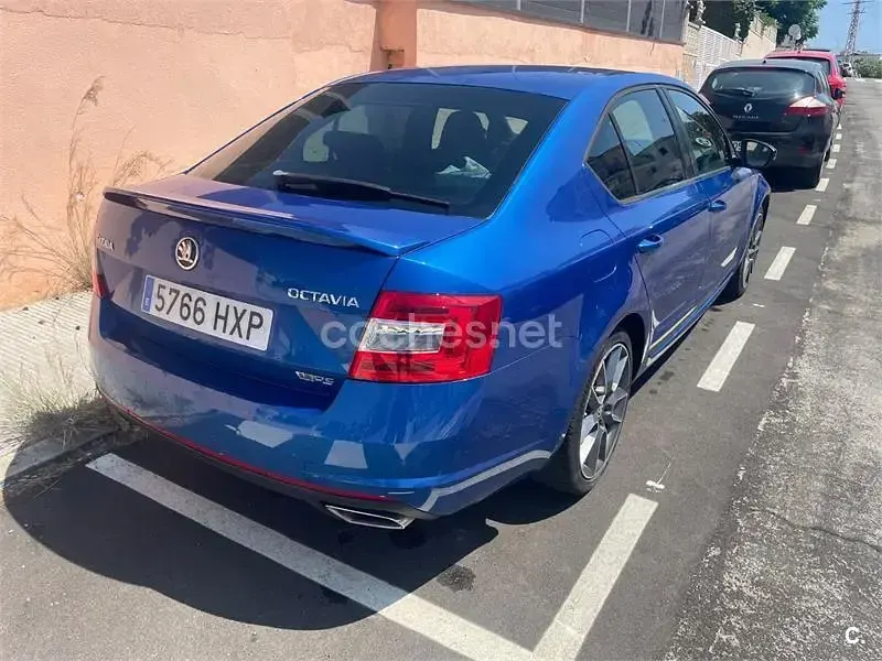 Usado Skoda Octavia RS 184 CV (135 kW) 2014 Azul Familiar