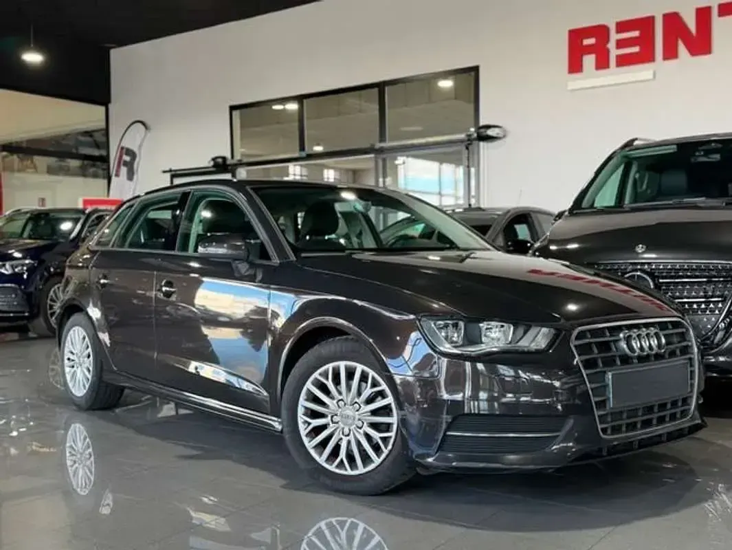 Usado Audi A3 Sportback 116 CV (85 kW) 2016 Marrón Utilitario