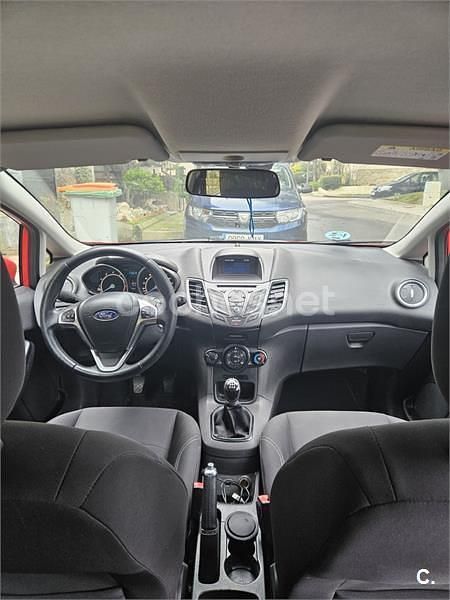 Usado Ford Fiesta Trend 100 CV (73 kW) 2016 Rojo Berlina