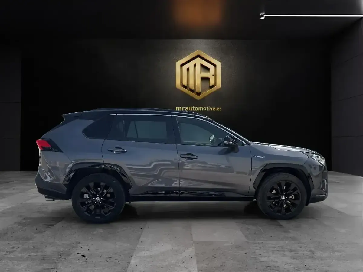 Käytetty Toyota RAV4 Hybrid Style 218 HP (160 kW) 2021 Harmaa Katumaasturi