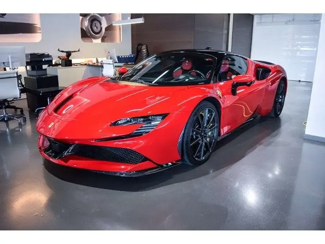 Usado Ferrari SF90 1001 CV (736 kW) 2023 Rojo Descapotable