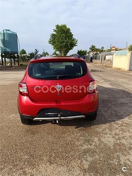 Usado Dacia Sandero Stepway 90 CV (66 kW) 2013 Granate Berlina