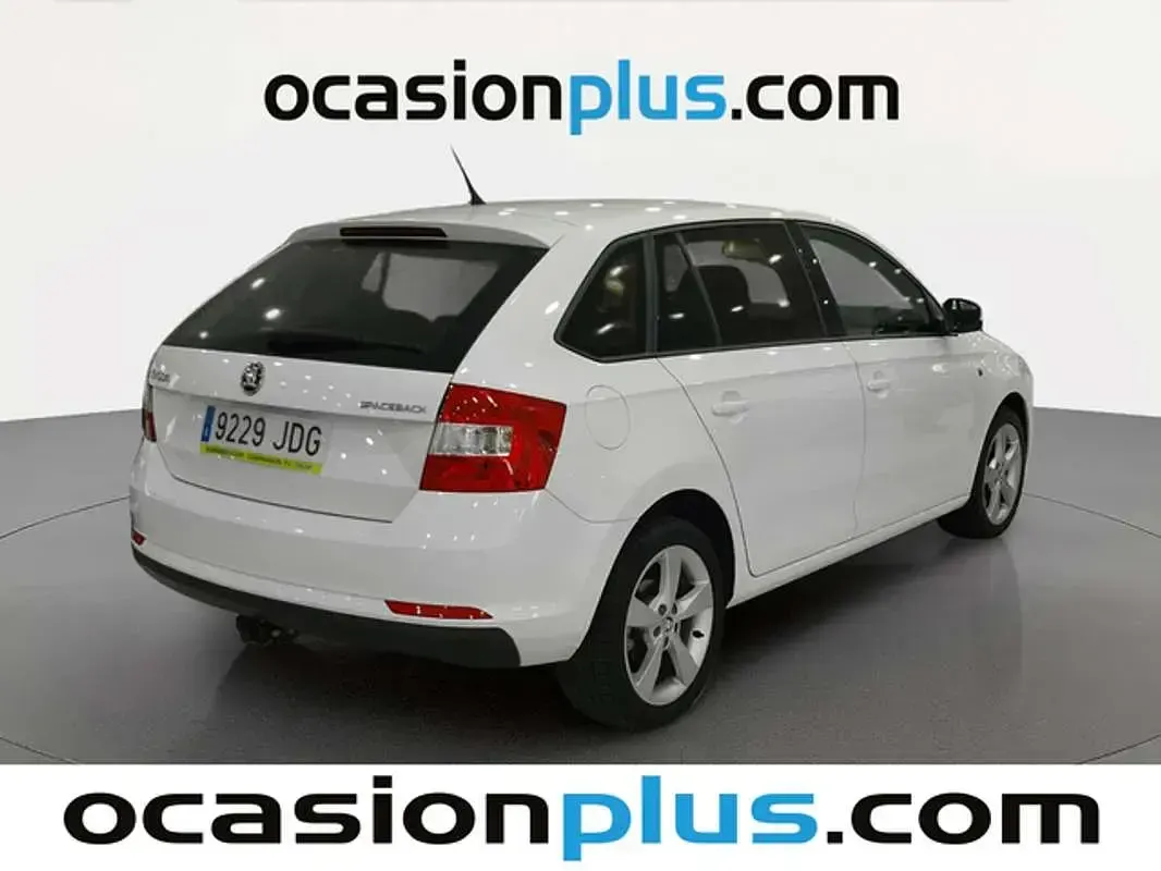 Usado Skoda Rapid Ambition 105 CV (77 kW) 2015 Blanco Utilitario
