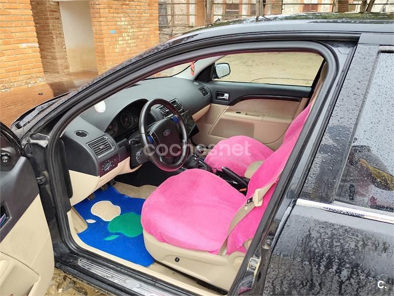 Usado Ford Mondeo Trend 130 CV (95 kW) 2005 Negro Berlina