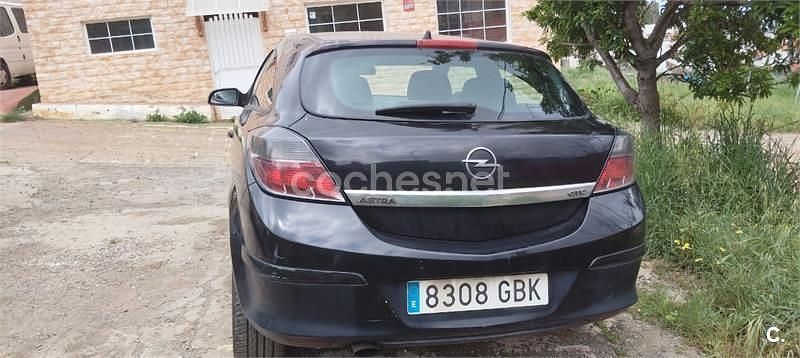 Usado Opel Astra GTC Cosmo 150 CV (110 kW) 2008 Negro Berlina